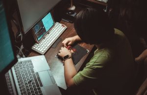 How to Protect Your Health While Spending Long Hours in Front of a Computer Screen how-to-protect-your-health-while-spending-long-hours-in-front-of-a-computer-screen