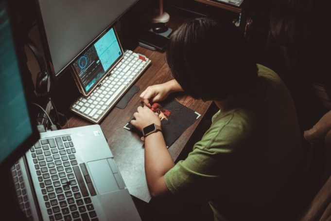 how-to-protect-your-health-while-spending-long-hours-in-front-of-a-computer-screen